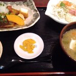 武屋食堂 - 鯖の梅照り煮と小豚汁定食