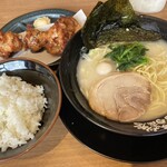 家系ラーメン 町田商店 - 