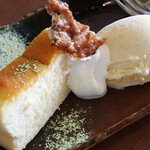 アプランティ - デザートセット（チーズスフレ・バニラアイス）＋250円税込