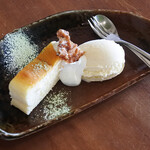 アプランティ - デザートセット（チーズスフレ・バニラアイス）＋250円税込