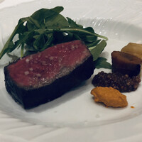 La Brianza - おきなわ和牛　サーロイン　人参　玉葱　パプリカのピュレ　タスマニアンマスタード