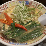 餃子と麺 いせのじょう 桑園高架下店 - 辛口ラーメン780円＋追い卵とじ120円
