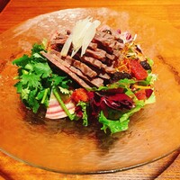 老四川 飄香小院 - 燻製牛肉と彩り野菜の麻辣冷やし麺
