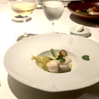 ホテルグランバッハ熱海クレッシェンド - 舌平目と沼津蟹のポーピエット仕立て 伊豆旬野菜とバジルクリーム・ソース