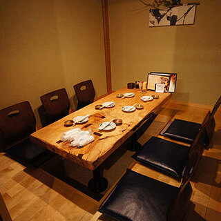 For up to 4 people, we have a private room with a comfortable horigotatsu! There is no private room fee for banquet use!