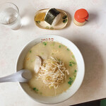 みゆみ食堂 - 料理写真:ラーメン550円、おにぎり100円