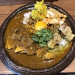 LAMP - チキン＆キーマ 西インド風ポテトサラダトッピング。テイクアウト予約も有るようです。