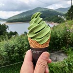 野反湖展望台兼案内所 - 抹茶のソフトクリーム（450円）