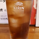 居酒屋 白ヒゲ - でっかいグラスに冷たいお茶