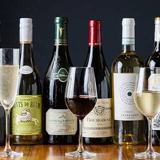 ソムリエが厳選ワイン、利き酒師おすすめ日本酒と自慢の串カツを