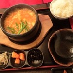 韓国家庭料理 唐辛子 - ランチスンドゥブチゲセット