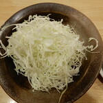 とんかつ 明石 - 千切りキャベツのTopView、水切りが充分されています。