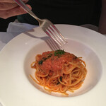 ラーゴ - トマトとチーズのパスタ