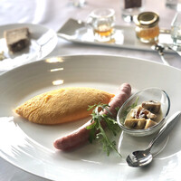 ホテルグランバッハ熱海クレッシェンド - オムレツ&粗挽きソーセージ