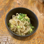 中落ち100円の店 まぐろんち - お通し