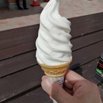 岩瀬牧場 - 料理写真:ソフトクリーム(350円)