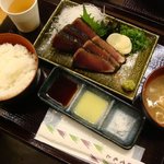 明神丸 ひろめ市場店 - 特製たたき定食 \1000