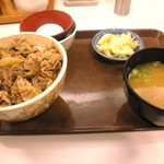 Sukiya - 牛丼（並）　味噌汁　卵