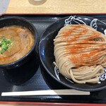 松戸富田麺桜 - 甘エビ濃厚つけ麺の中盛1050円
            麺に一味をドバッとかけました。