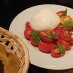 ジジ オステリア - 鈴木さんのモッツァレラとチェリートマト