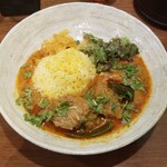 SPICY CURRY 魯珈 - インドネシア風豚スペアリブとレモングラスのカレー