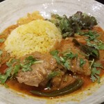 SPICY CURRY 魯珈 - インドネシア風豚スペアリブとレモングラスのカレー