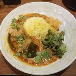 SPICY CURRY 魯珈 - インドネシア風豚スペアリブとレモングラスのカレー