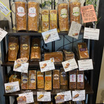 コーナーポケット - 店内④ 催事でお馴染みのパンたち