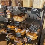 コーナーポケット - 店内⑥ チョコレート食パンも美味しそう❤️