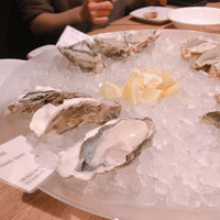 Oysterbar&Wine BELON 渋谷店 - 生牡蠣の盛り合わせ Oysterbar&Wine BELON 渋谷店 - 生牡蠣の盛り合わせ