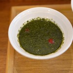そばうさ - 冷やしバジルそば900円のつゆ