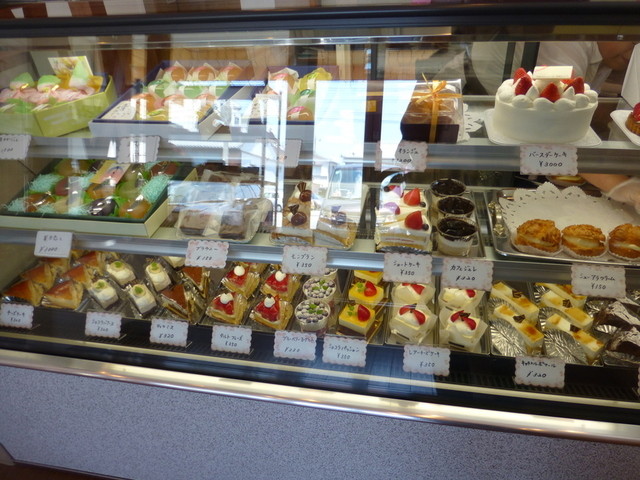 内観写真 プティ ボア Petit Bois 伊勢市 ケーキ 食べログ