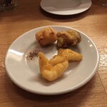 サエキ飯店 - イカ、椎茸、大根餅の揚げ物