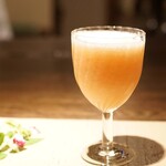 Gen Yamamoto - 桃と India Pale Ale のカクテル