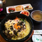 韓国家庭料理KiTENKA - 石焼ビビンバ定食はキムチもついてきます。