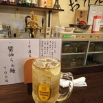 金町製麺 - メガハイボールと店内