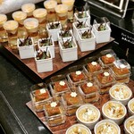 ザ・テラス - ミルクフランと抹茶クリーム（MVP）、紅茶とシトラスのトライフル、ジャスミン茶のプリン紅茶とオレンジのケーキ（弾力ある紅茶パウンドケーキにオレンジピールが爽やか。下は紅茶クリーム）