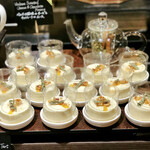 ザ・テラス - ベルベーヌ風味のチーズとチョコレートのムース@ホワイトチョコムースにベルベーヌ（ハーブティー）はほのかに香ります