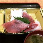 勘太そば - 4点盛り刺身(マグロ•タイ•カンパチ•トロカツオ)