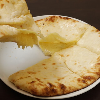 種類豊富なカレーが自慢♪辛さ調整可◎大人気のチーズナンも必見