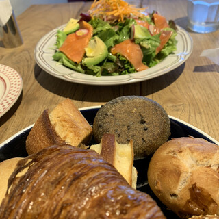 メゾンカイザー テーブル_1