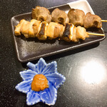 三酉屋 - ねぎま塩198円、はつ塩165円