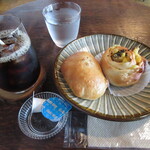 ハリヨ - 料理写真:パンとアイスコーヒー