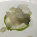 レストランディファランス - 「梨」
      レモンメレンゲ、タイムのソース、梨のピューレ、梨のスライス、ユリネをバニラと煮たシラップ付け。