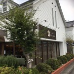 カフェ ルポ - 緑豊かです、建物取り壊しとは勿体ない。