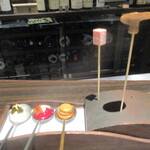 レストラン ラ フィネス - アミューズ・ブーシュ（マスカルポーネ・フロマージュブラン・キャビア、ビーツ＋？のスープ、フォアグラマカロン、鹿と豚？のソシソン、丹波シメジのマリネ）