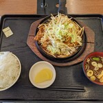 Utsutsu Touge Pakingueria Nobori Sen Sunakku Kona - 鶏ちゃん炒め定食