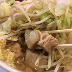 ラーメンボーイズ - 煮豚増しは、角切りチャーシュー