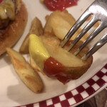 マンチズ バーガー シャック - アツアツ、カリカリのポテト