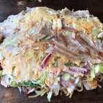 Okonomiyaki Teppanyaki Tokugawa - 焼きあがったお好み焼き